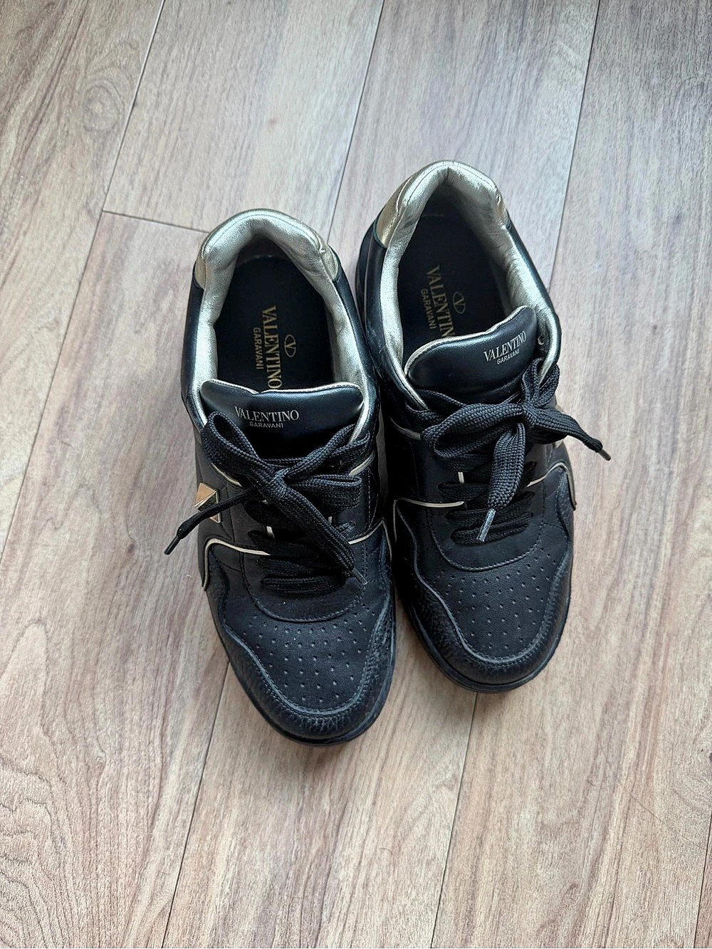 Valentino Rockstud Untitled sneaker Rockstud Sneakers Black & Gold